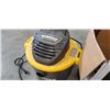 Image 2 : Workshop 34 liter wet dry vac with accessories tested and working