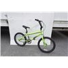 Image 1 : NEON GREEN NO BRAND BIKE