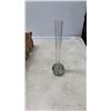 Image 2 : 7 pieces of art glass Bud vases and Bridal basket