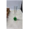Image 3 : 7 pieces of art glass Bud vases and Bridal basket