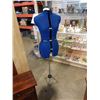 Image 2 : VINTAGE WOOD STAND AND ADJUSTABLE DRESS FORM