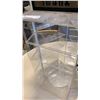 Image 2 : Swank acrylic display case