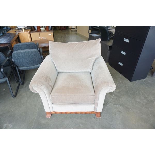 BEIGE UPHOLSTERED PILLOWBACK ARMCHAIR WITH WOOD BASE