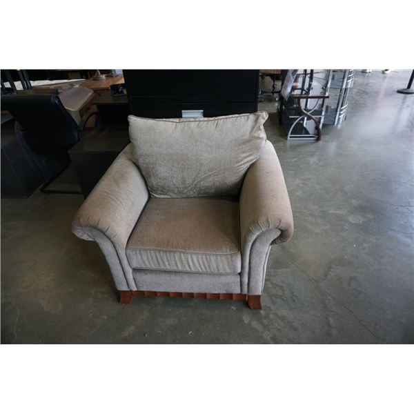 BEIGE UPHOLSTERED PILLOWBACK ARMCHAIR WITH WOOD BASE