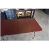 Image 2 : FOLDING TABLE