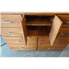 Image 3 : 8 DRAWER DRESSER WITH MIRROR - SUITE DREAMS FURNITURE MADE IN VANCOUVER
