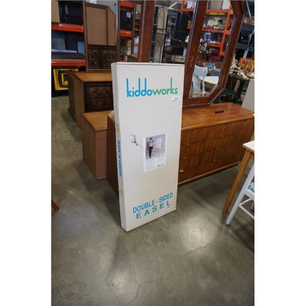 NEW KIDDOWORKS ART EASEL