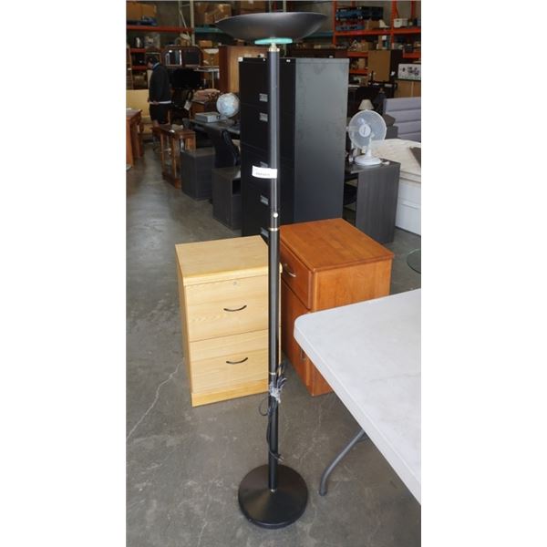 BLACK FLOOR LAMP