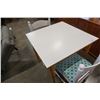Image 2 : WHITE DINING TABLE WITH 2 CHAIRS