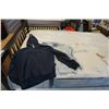 Image 1 : 2 BENCH HOODIES WITH TAGS AND HILFIGER HOODIE