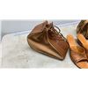 Image 2 : 2 TOOLED LEATHER BAGS AND LADIES SHOES