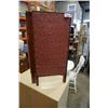 Image 1 : VINTAGE WOOD CASE OF THREAD AND SEWING ITEMS