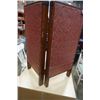Image 2 : VINTAGE WOOD CASE OF THREAD AND SEWING ITEMS