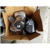Image 2 : 3 BOXES DISHES, APPLIANCES, BOXING GLOVES