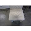 Image 2 : WHITE LEATHER CHAIR AND BLACK FLOOR LAMP