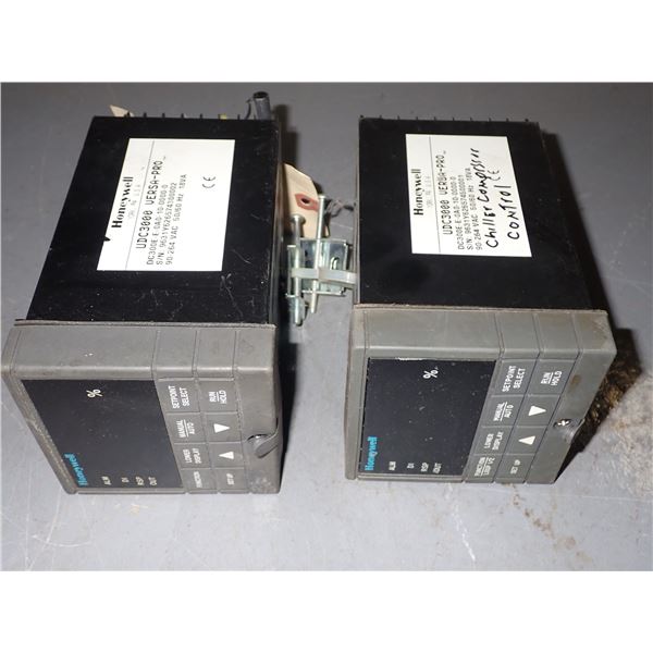 Lot of (2) Honeywell #UDC3000 Versa-Pro Controllers