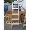 Image 1 : 5 Foot Aluminum Step Ladder