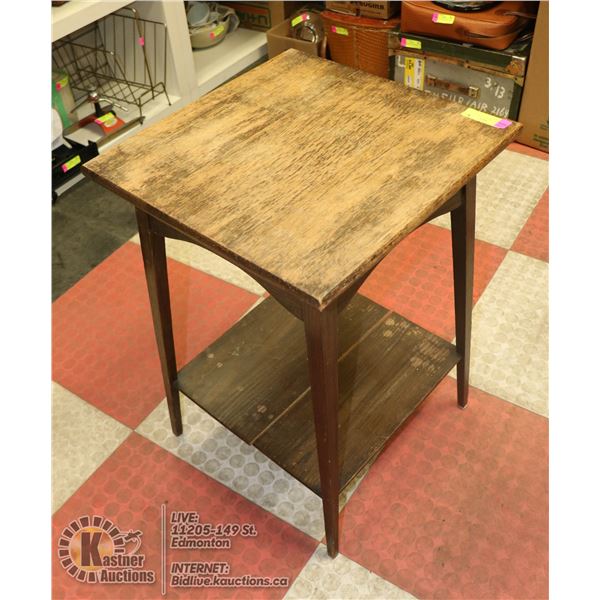 ANTIQUE OAK SIDE TABLE CRAFTSMAN, 18 X18 X 27