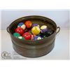 Image 1 : BIN OF VINTAGE BILLIARD BALLS
