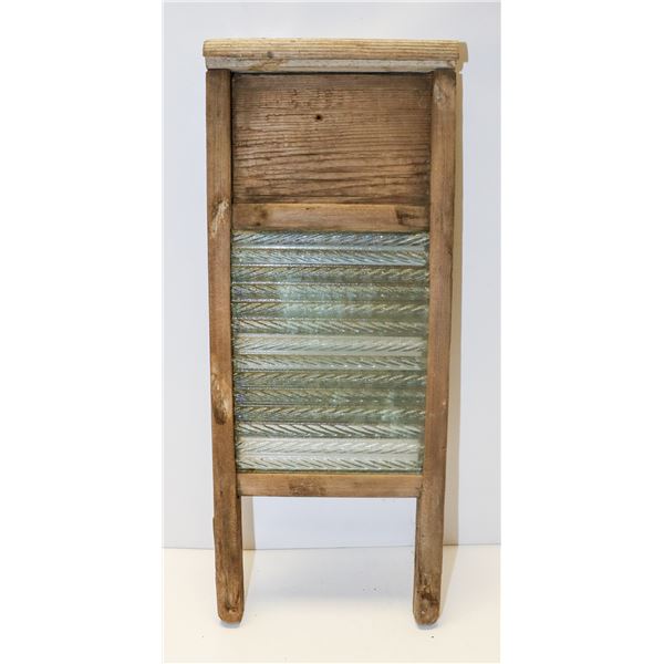 ANTIQUE SMALL WASH BOARD