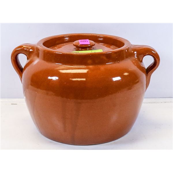 VINTAGE MEDALTA POTTERIES CROCK WITH LID