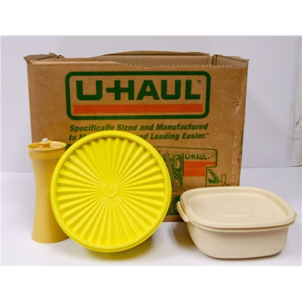 BOX OF ASSORTED VINTAGE TUPPERWARE ETC