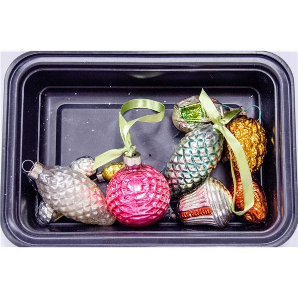 ASSORTED GLASS CHRISTMAS ORNAMENTS