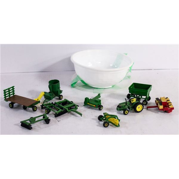 LOT OF ASSORTED JOHN DEERE TOYS