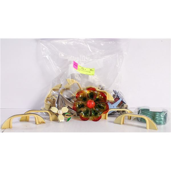 ASSORTED VINTAGE COSTUME JEWELLERY