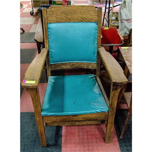 ANTIQUE OAK ARM CHAIR