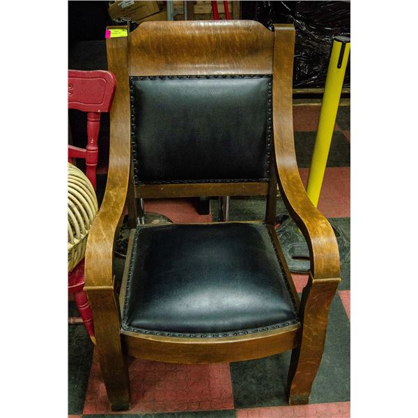 ORNATE OAK ARM CHAIR