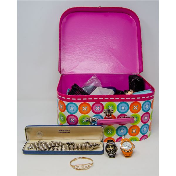 CASE FULL OF ASSORTED VINTAGE JEWELLERY