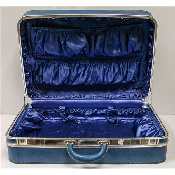 VINTAGE BLUE MCBRINE SUITCASE
