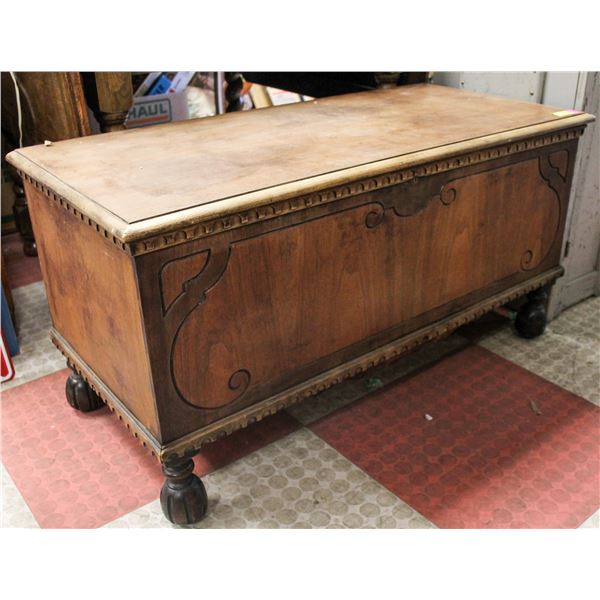 ANTIQUE WOODEN HOPE CHEST, 38 X 19 X 20