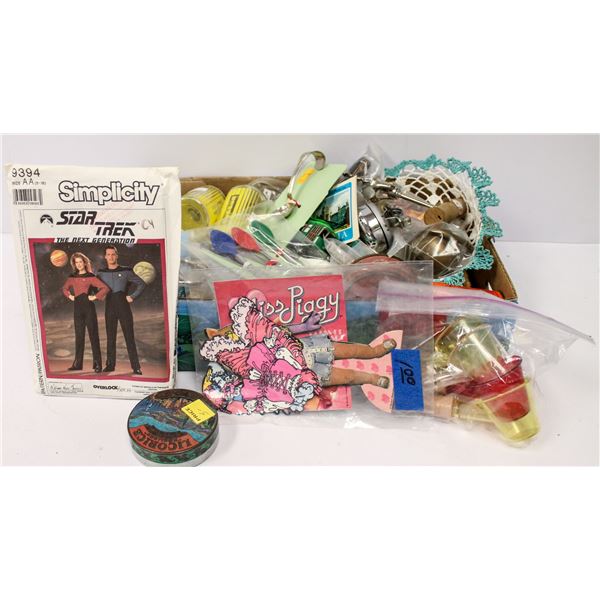 BOX OF ASSORTED VINTAGE COLLECTIBLES