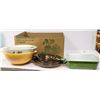 Image 1 : LARGE LOT OF VINTAGE PYREX DISHES