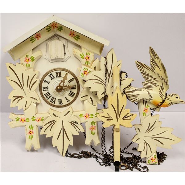 VINTAGE WHITE WOODEN COO COO CLOCK