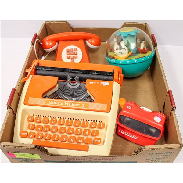 TRAY LOT WITH VINTAGE TOY TYPEWRITER AND MORE