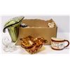 Image 1 : BOX OF ASSORTED VINTAGE ART GLASS