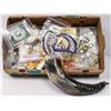 Image 1 : TRAY LOT OF ASSORTED COLLECTIBLES