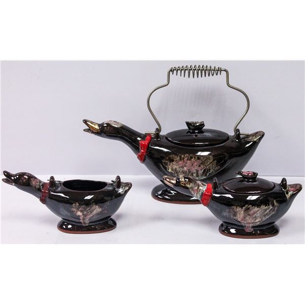VINTAGE DUCK TEA POT WITH CREAMER AND SUGUR BOWL