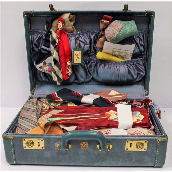 VINTAGE SUITCASE FULL OF ANTIQUE MENS NECK TIES