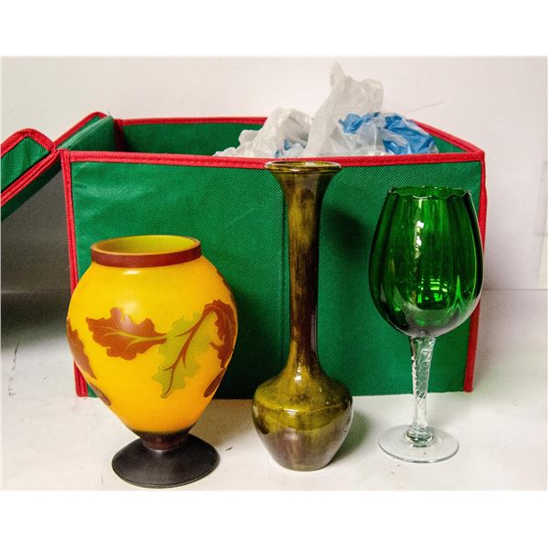 BOX OF ASSORTED VINTAGE GLASSWARE