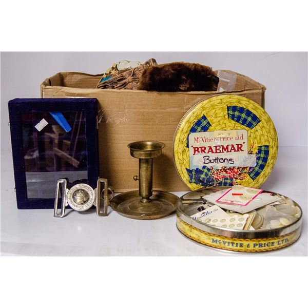 BOX OF ASSORTED VINTAGE HOUSEHOLD ITEMS