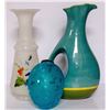 Image 1 : SET OF THREE DECORATIVE VASES