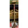 Image 1 : ANTIQUE WOOD SHOVEL