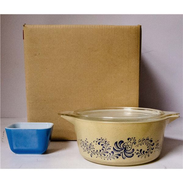 BOX OF ASSORTED PYREX CONTAINERS WITH LID