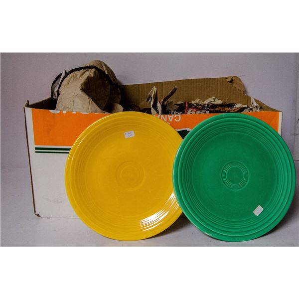 BOX OF ASSORTED VINTAGE COLLECTIBLES