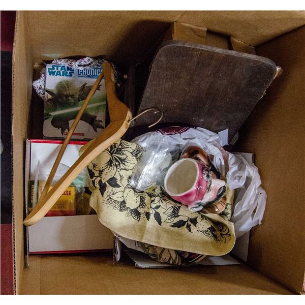 LARGE BOX OF ASSORTED VINTAGE COLLECTIBLES