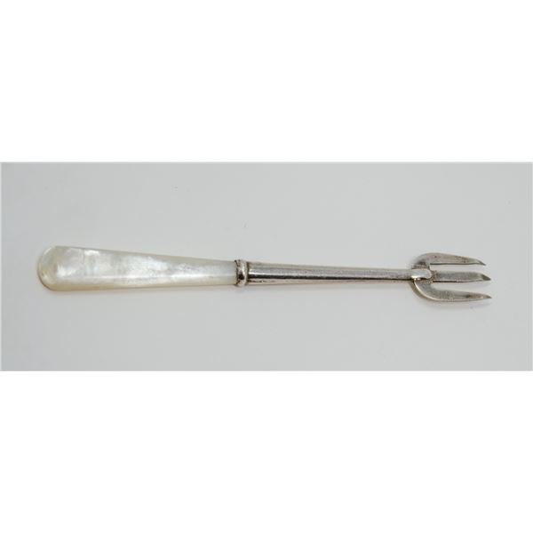 .925 STAMPED SILVER & MOTHER PEARL FORK, 6.14g TW